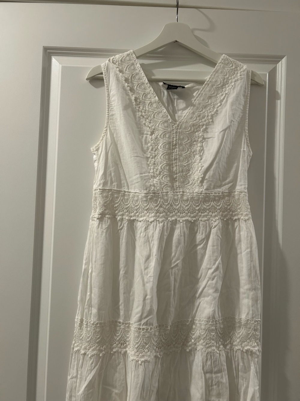 White V-Neck Lace Tiered Maxi Dress - Unbranded - Picture 2 of 3
